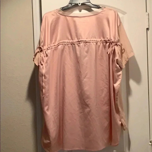 Ava Viv Women’s Pink Top Satin Ruched Back V-Neck New - Picture 4 of 8